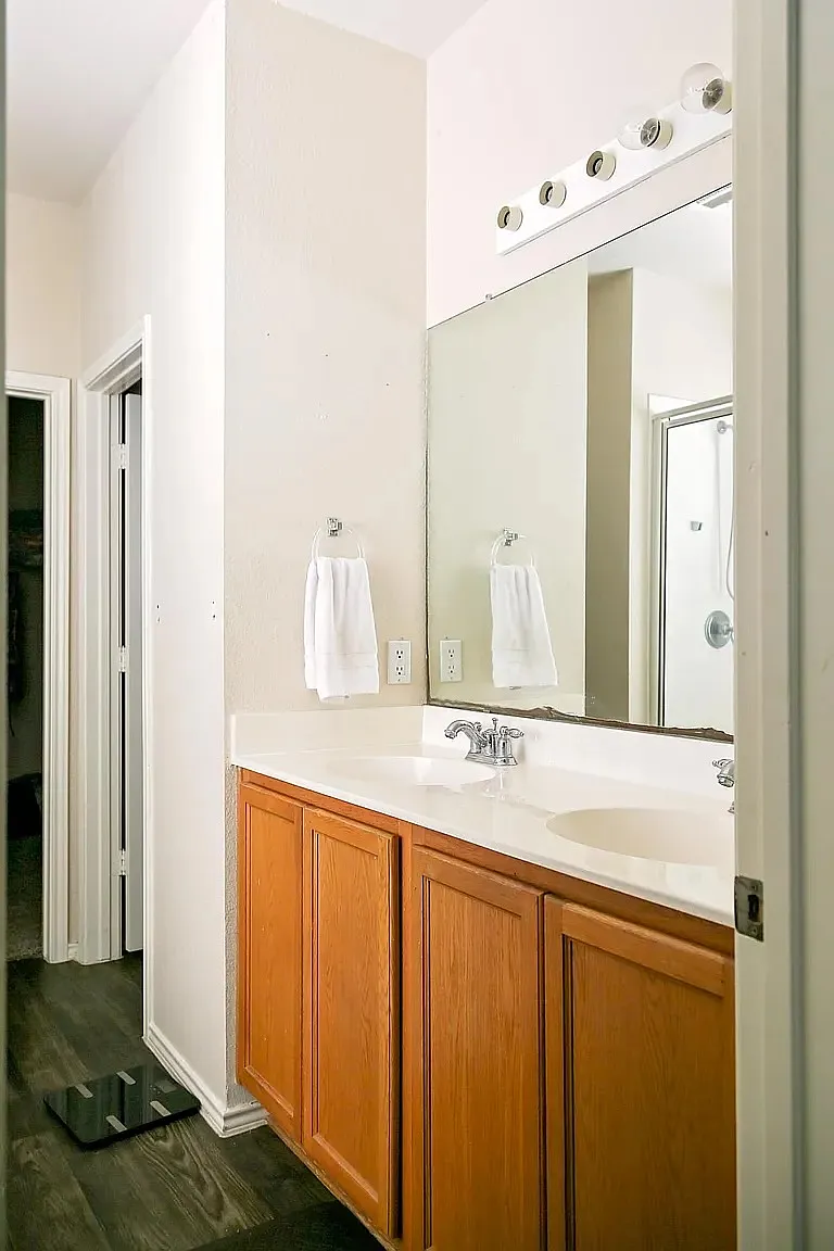 4 bed, 2.5 bath, 2194 sqft, $2,100 — Photo 4