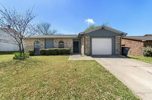 526 Windsor Dr Photo 1