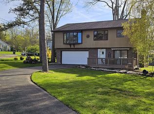5790 Ainslee Ln, Lake View, NY 14085