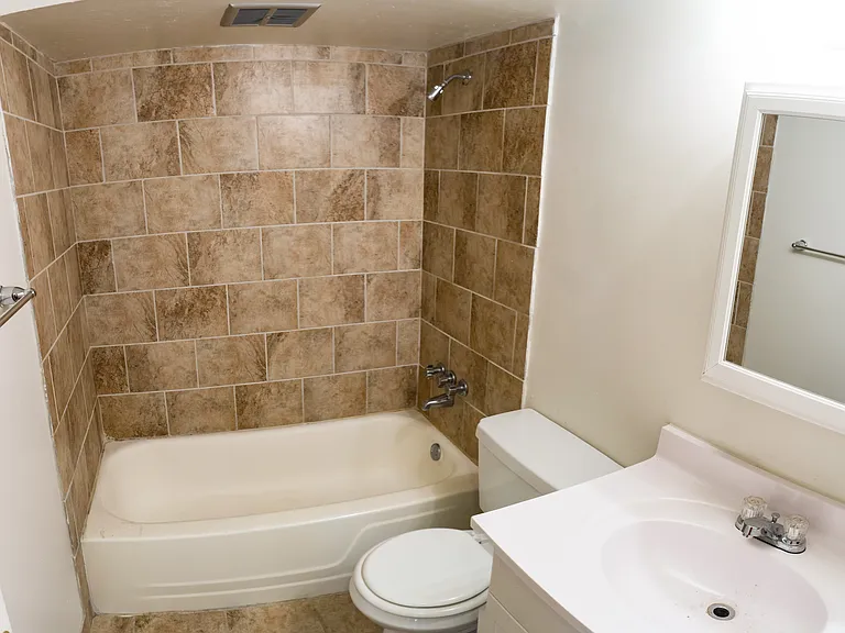 College Towers Apartments — Photo 49