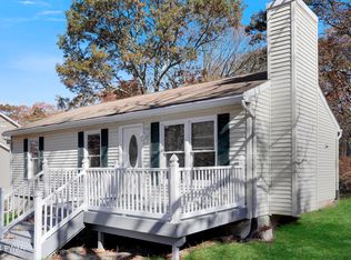 1078 Bear Dr, Bushkill, PA 18324