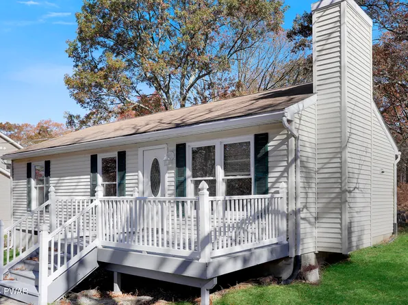 1078 Bear Dr, Bushkill, PA 18324