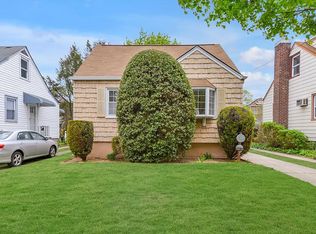 24423 86th Ave, Bellerose, NY 11426