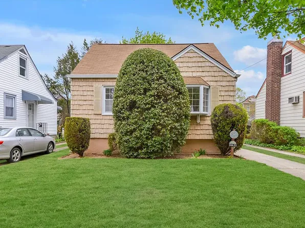 24423 86th Ave, Bellerose, NY 11426