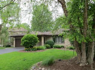 10S146 Skyline Dr, Burr Ridge, IL 60527