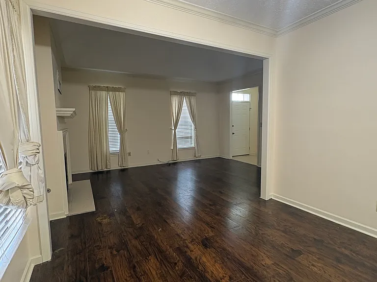 2041 Station Ct — Photo 2