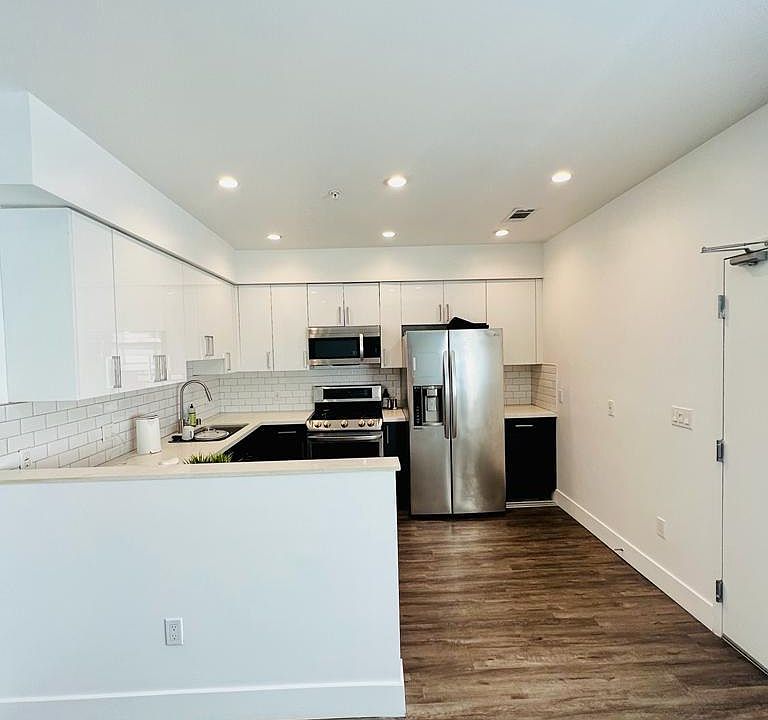 1st image of 4321 McLaughlin Ave #203