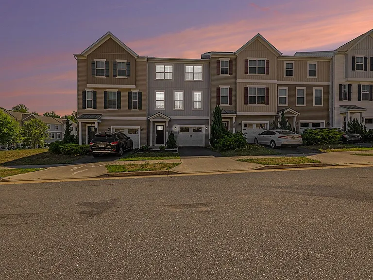 1428 Hudgins Farm Cir — Photo 3