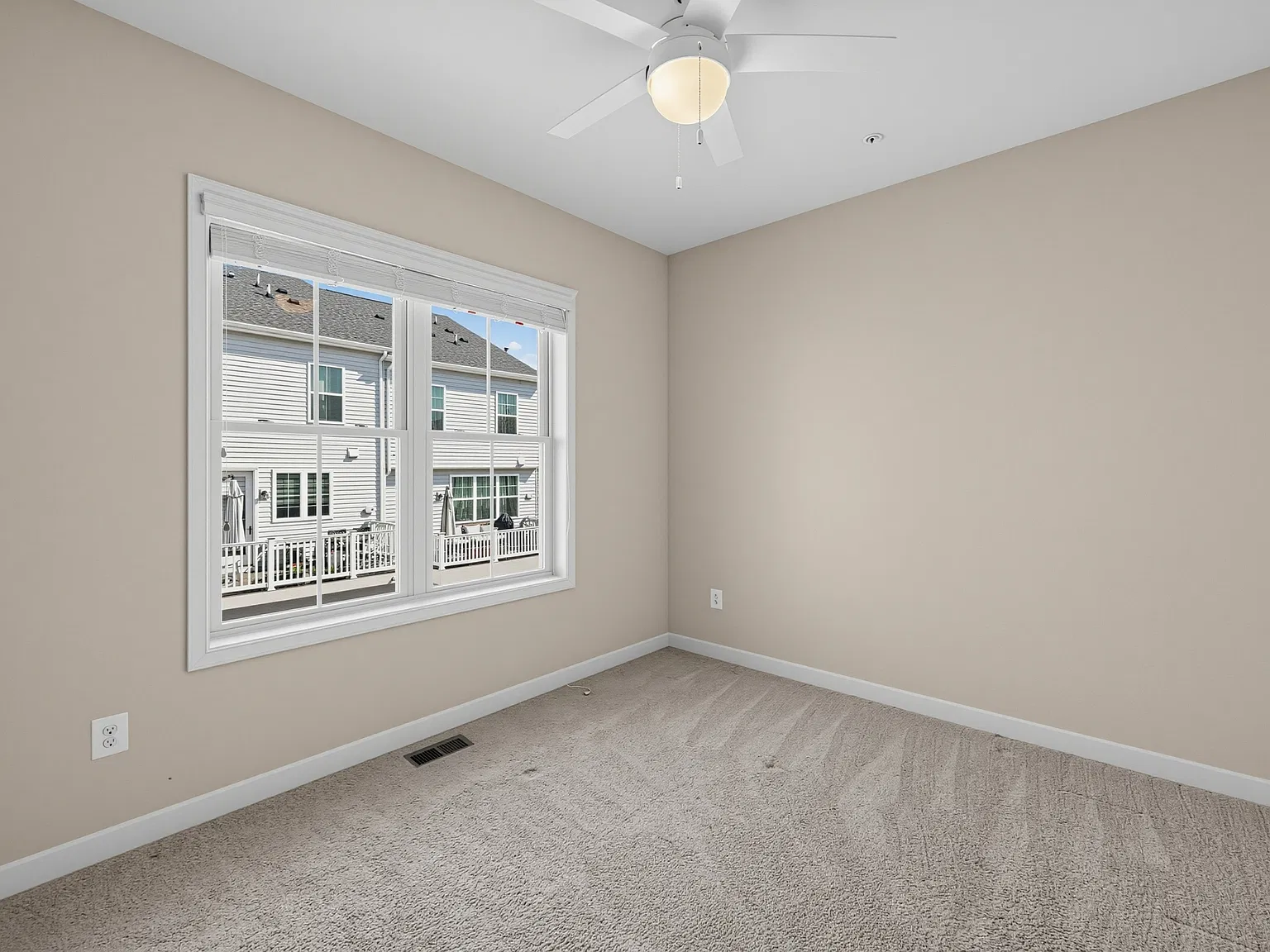 4 bed, 3419 sqft, $4,200 — Photo 4