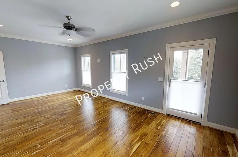 105 E 3rd St — Photo 18