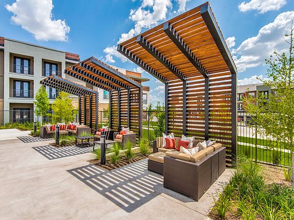 Aura Castle Hills Outdoor Lounge Area
