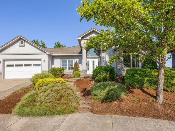 1088 Oak Grove Ct, Eagle Pt, OR 97524