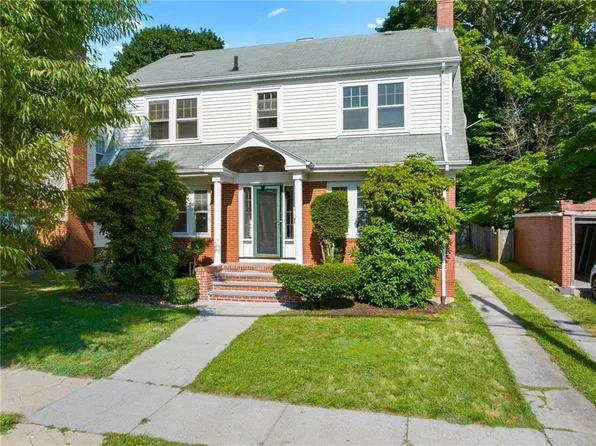 9 Lyndhurst Ave, Providence, RI 02908
