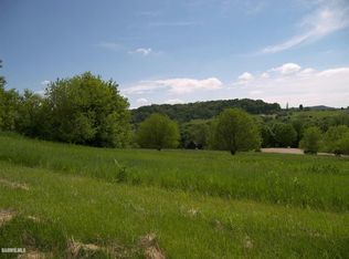 2 Woodside Dr, Galena, IL 61036