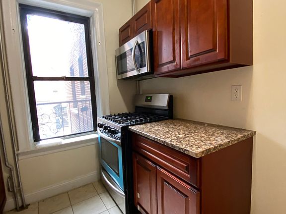 4th image of 322 Fairmount Ave #204