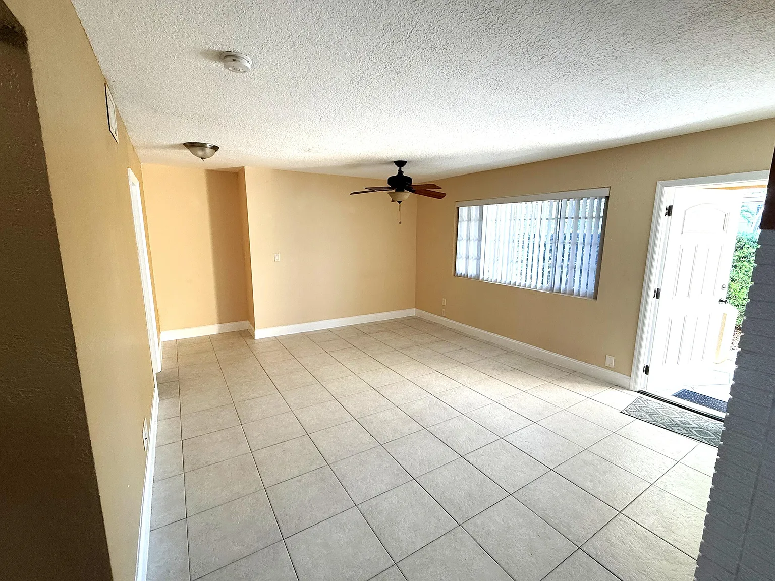 2 bed, 2.0 bath, 1000 sqft, $2,500 — Photo 3