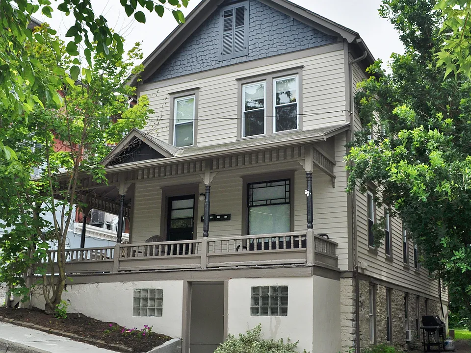 211 Williams St #1