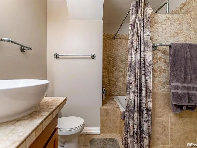 71 Galapago St — Photo 7