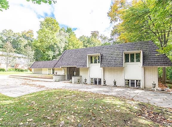 3rd image of 21154 Centerfarm Ln