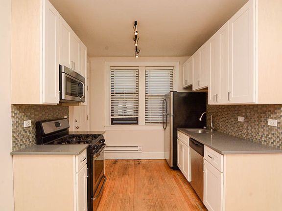2nd image of 2327 N Rockwell St APT 1B
