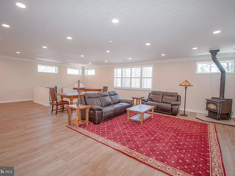 7918 Bloomfield Rd — Photo 5