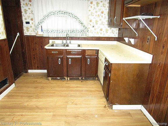5th image of 12461 Riad St