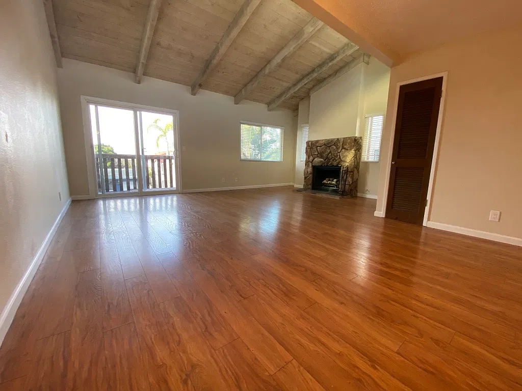 3 bed, 1300 sqft, $5,195 — Photo 2
