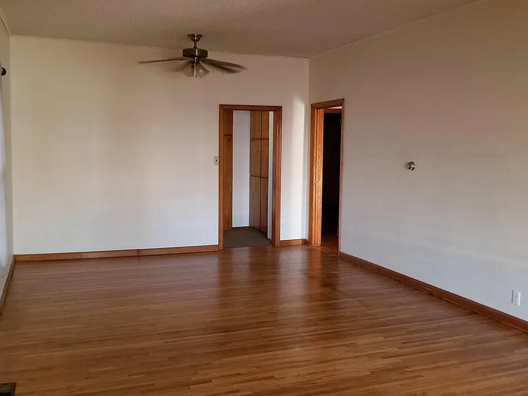 1109 W Center St — Photo 2