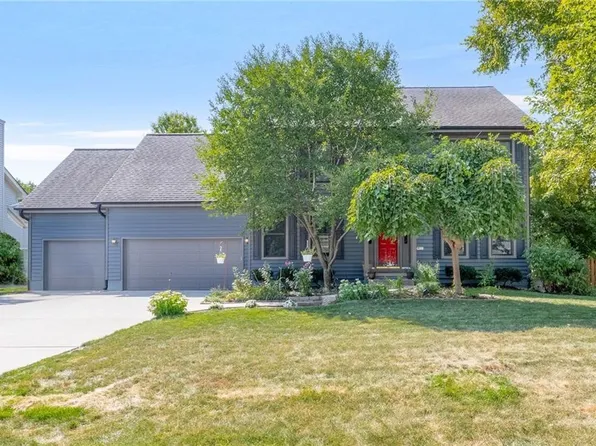 12844 Lincoln Ave, Clive, IA 50325