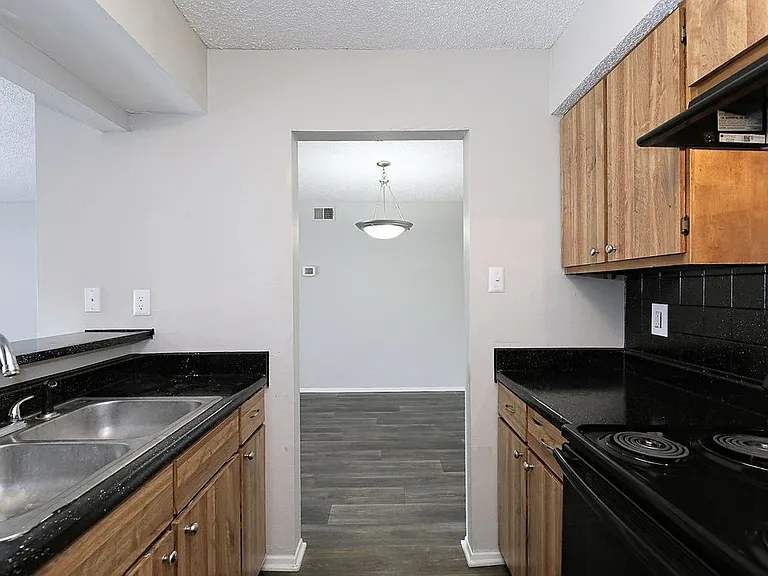City Summit Apartments — Photo 94