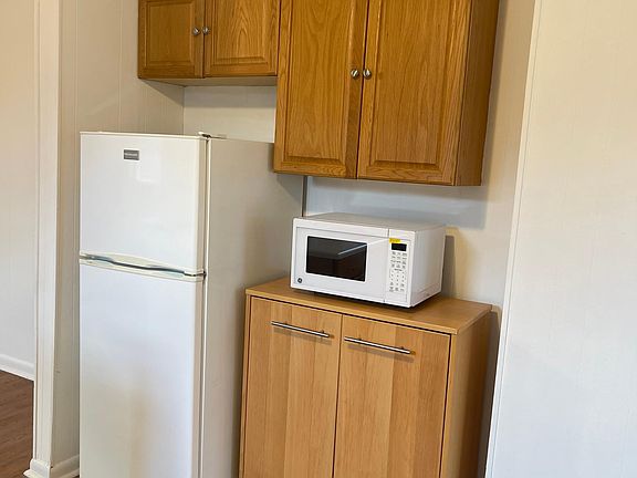 4th image of 613 S 8th St Floor 3