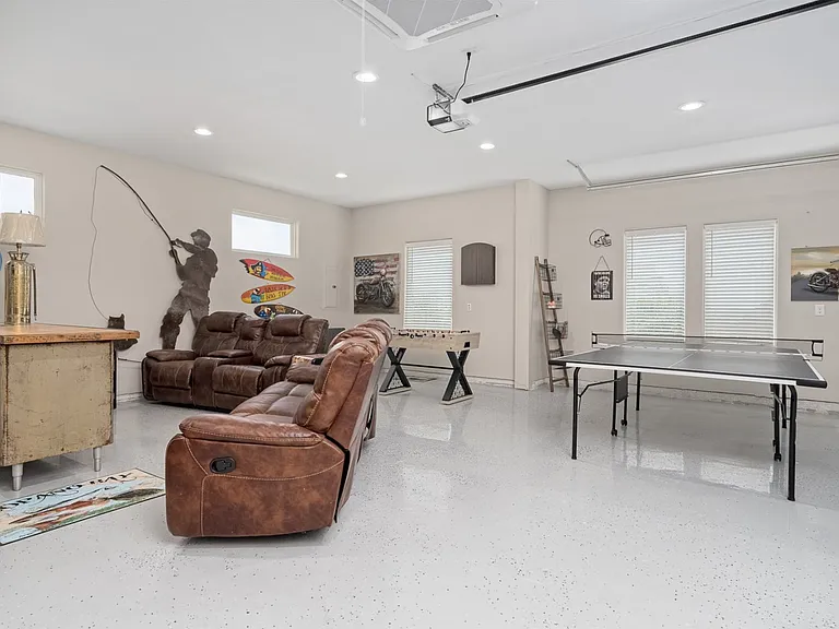 garage/rec room