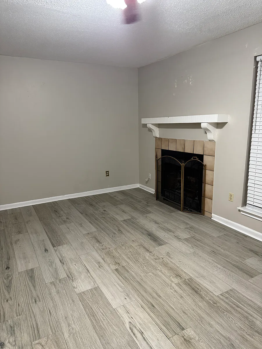 Building Photo - 221 Antrim Dr #B