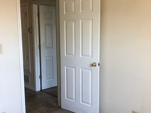 2nd image of 2314 Carriage Ln #2314