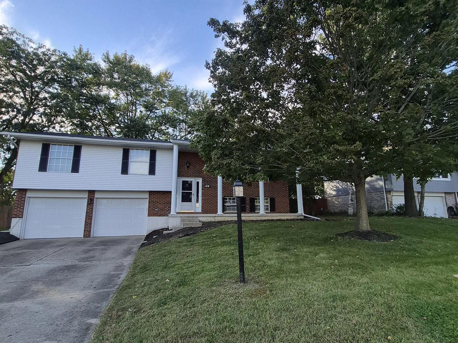 3 bed, 2.5 bath, 1427 sqft, $2,200 — Photo 2