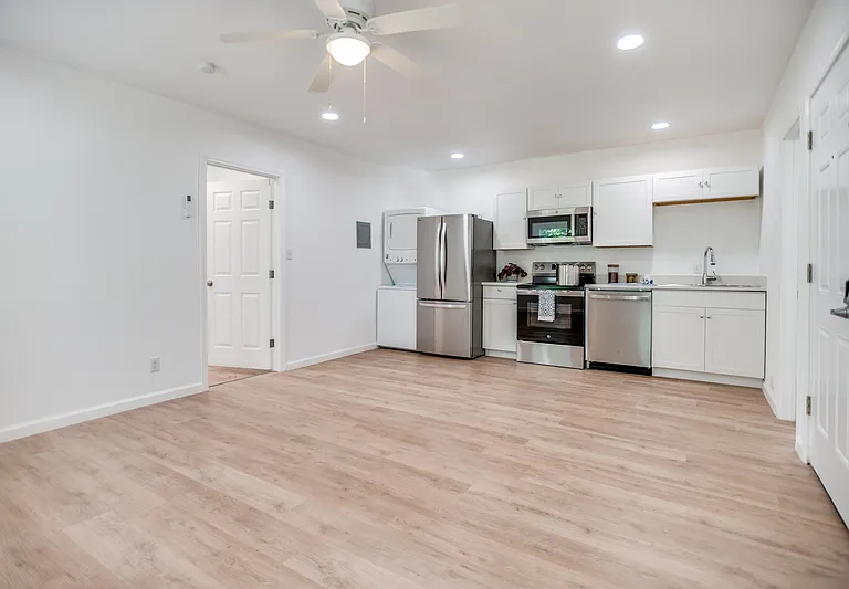 905 W Abram St #1 — Photo 6
