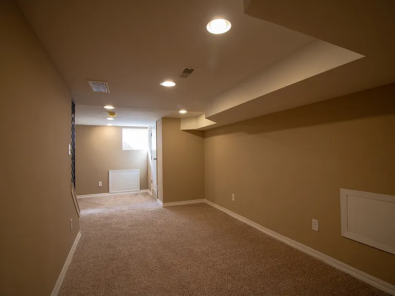 2515 Ingersoll St — Photo 16