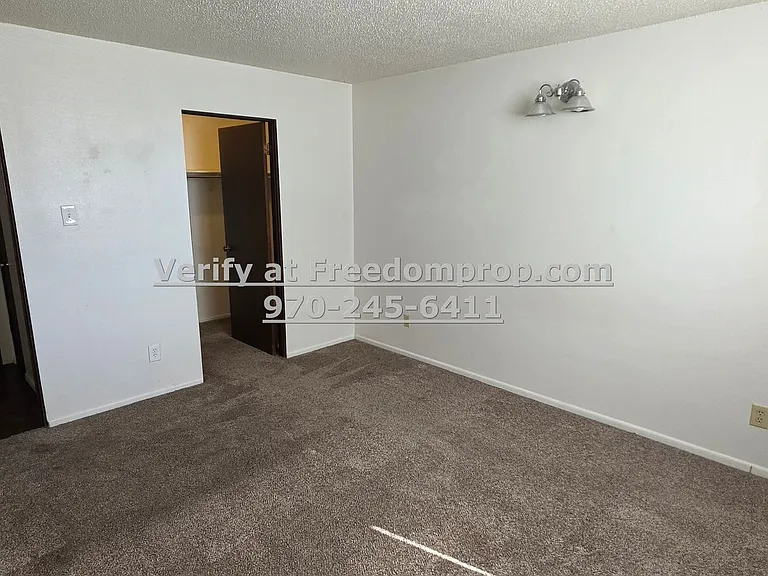 N 21st St 1300 - Chateau — Photo 5
