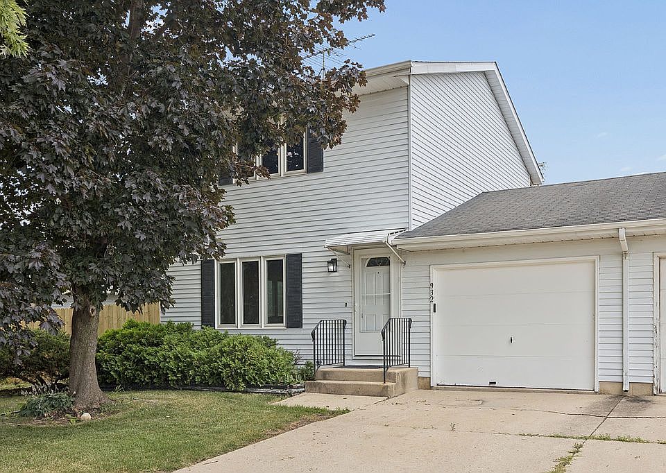 1st image of 932 Manchester Ct