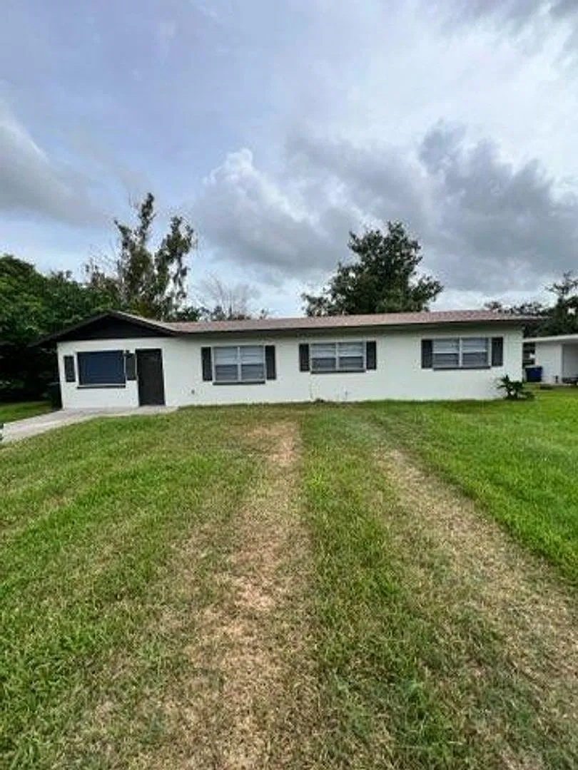 Fully remodeled 4 bed 2 bath home — Photo 1