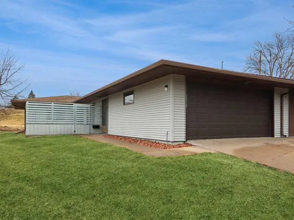 2410 Walden Ct, Iowa City, IA 52246