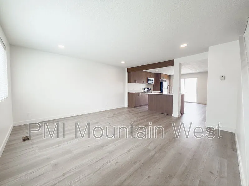 2 bed, 1.0 bath, 1216 sqft, $1,695 — Photo 4