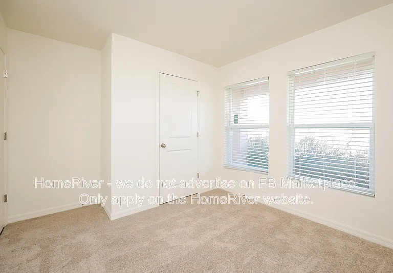 4748 NW 39th Pl — Photo 10