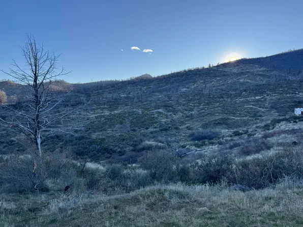 16 Rancheria Creek Rd, Yreka, CA 96097