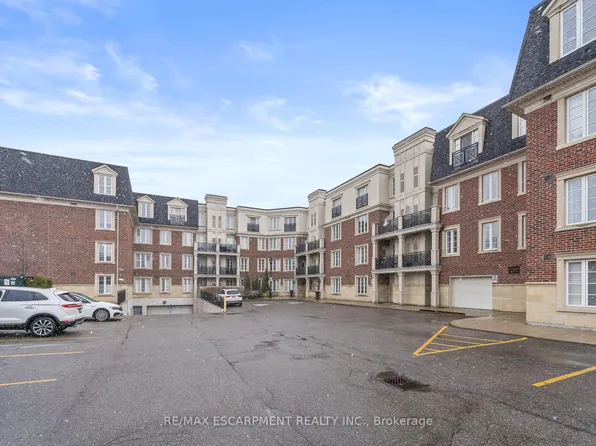 3351 Cawthra Rd #116, Mississauga, ON L5A 4N5