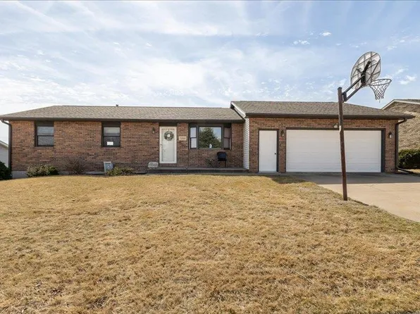 5250 Saratoga Rd, Dubuque, IA 52002