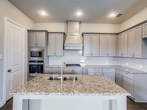 4th image of 4012 Crowe Ln