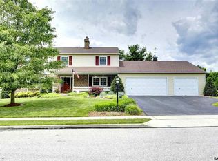 412 Barberry Dr, Hanover, PA 17331