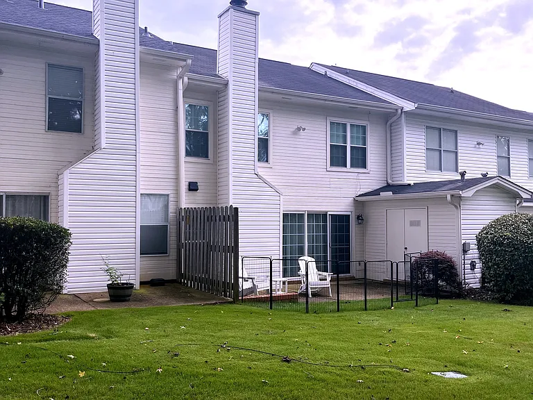 1704 Saint Charles Pl — Photo 12