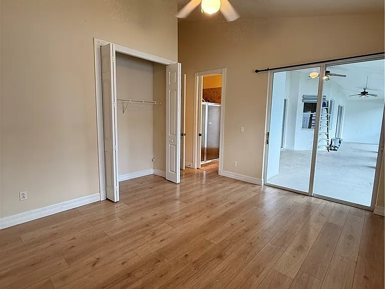 217 NE 21st Pl — Photo 37